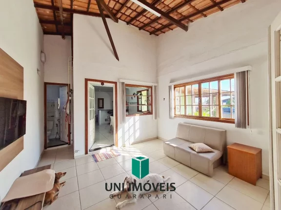 Imagem Linda casa com piscina, jardim e 902m² de terreno a venda na Enseada Verde - Guarapari