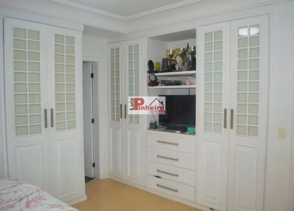 Imagem 4 Suites CIDADE JARDIM Apartamento com 210m2