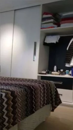 Imagem Apartamento lindo com acabamento diferenciado, contendo 2 quartos com armários, banheiro social com...