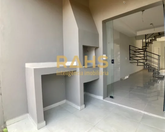 Excelente Sobrado Geminado com 2 Suítes no Bairro Vila Nova em Joinville/SC. O imóvel possui 76,18...