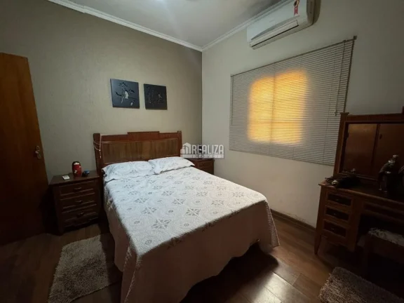 Imagem Casa à venda no Parque São Geraldo, Uberaba: piscina aquecida e varanda gourmet