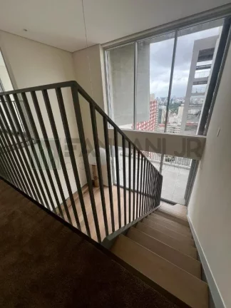 Imagem Venha conhecer essa penthouse totalmente reformada e nunca habitada nos Jardins! Com 2 quartos, sendo 2 suítes, e um total de 3 banheiros, este imóv