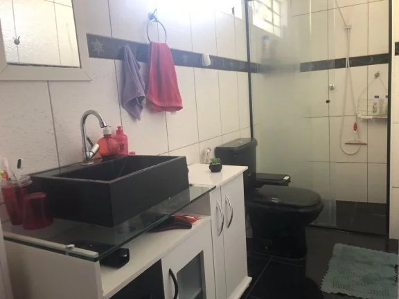 Imagem Apartamento com 2 quartos, sala , cozinha, área de de serviço, banheiro social, 1 vaga de garagem....