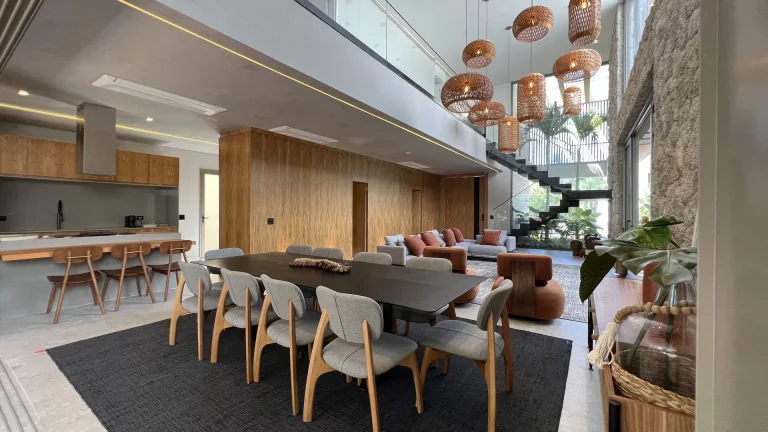 Imagem *Casa Excepcionalmente Decorada à Venda no Módulo 11, Riviera*