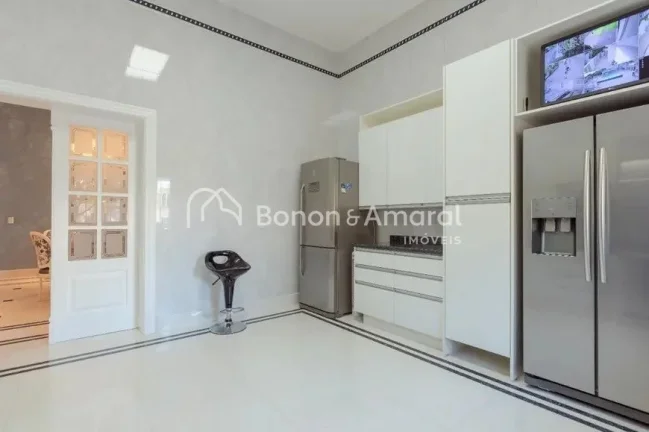 Imagem Exuberante casa no Alphaville Campinas, planejada e decorada em estilo Luiz XV com muita elegância....