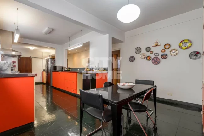 Imagem Ótimo apartamento com 225m² no Jardim Paulista rico em iluminação natural e muito arejado. Livin...