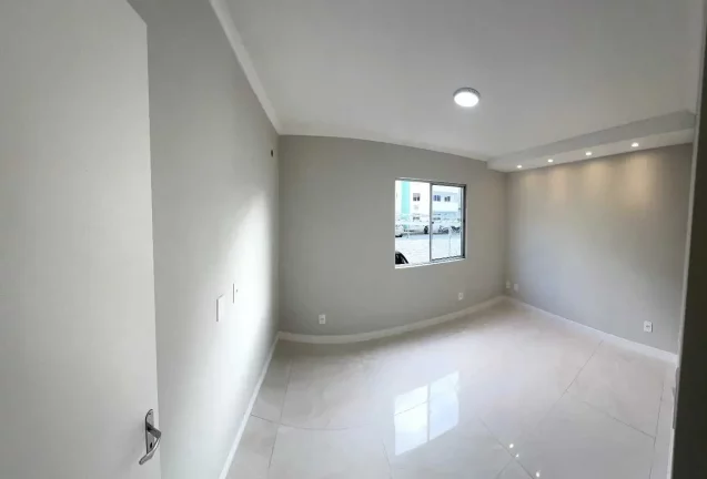Imagem Apartamento reformado com 2 dormitórios e 1 vaga em condomínio - Camboriú/SC