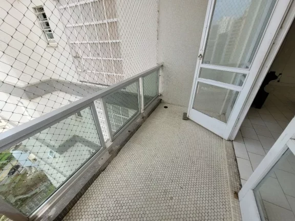 Imagem APARTAMENTO COM 3 DORMITÓRIOS, SENDO 1 SUÍTE, 1 VAGA PARA AUTO EM PARQUEAMENTO, 50 METROS DA PRAIA.