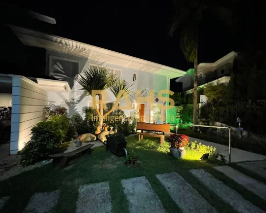 Maravilhosa Residência Em Condomínio Fechado No Bairro Saguaçú Esse imóvel evoca toda a poesia ...