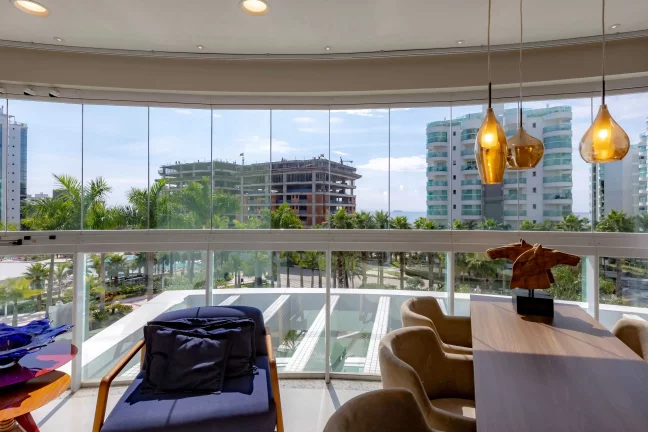 Imagem Apartamento mobiliado com área de lazer completa! 3 suítes e 3 vagas na Praia Brava em Itajaí