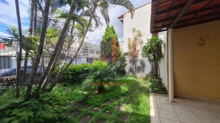 Imagem Excelente casa na região central de vila velha. Próxima a todo tipo de comercio. Situada em rua tra