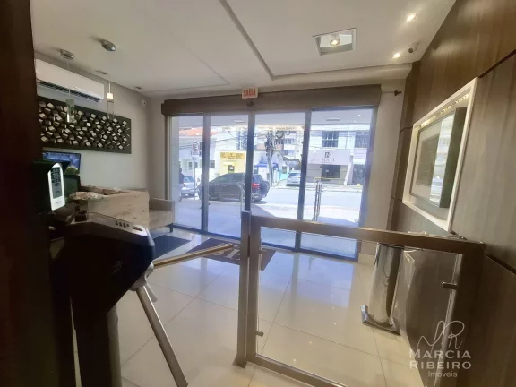 Imagem Sala Comercial com 35m², elevador Maca-Leito