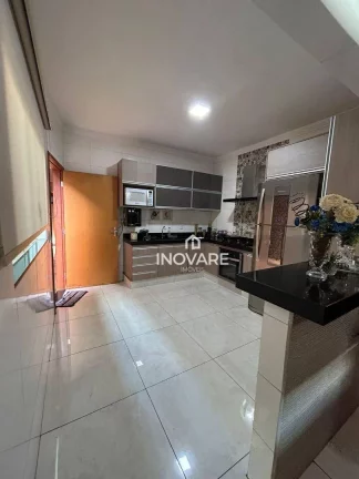 Imagem Casa com 3 dormitórios à venda, 240 m² por R$ 650.000,00 - Jardim Morumbi - Itumbiara/GO