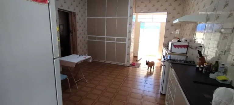 Imagem Casa Térrea com Terreno 10 x 30 Maravilhoso Para Construtor com Casa Antiga