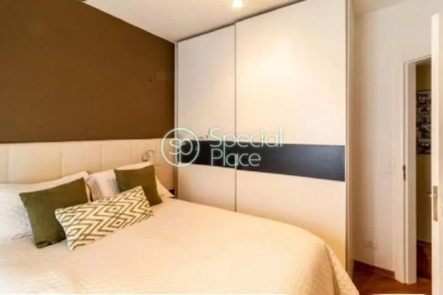Imagem Localizado em Moema Índios, totalmente fora de rota, apartamento amplo. possui 172 metros, living c...