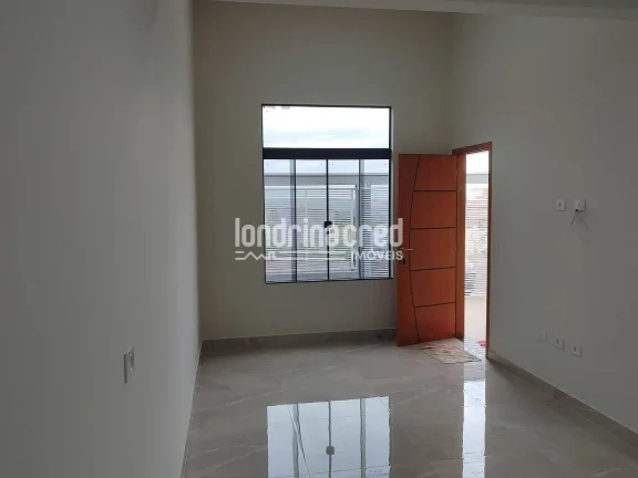 Imagem Casa com 2 quartos (1 suíte), sala com pé direito alto, copa, banheiro social e garagem coberta em lote de 126m² – Pronta para morar!