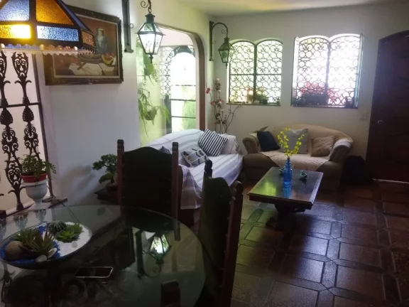 Imagem Casa Em Rua Tranquila No Parque Continental