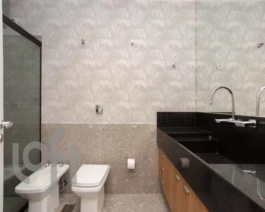 Imagem Apartamento em Perdizes com 145m² em rua tranquila e andar alto.