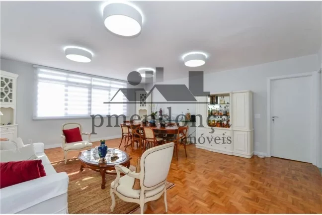 Imagem Apartamento reformado a venda em Rua tranquila de Pinheiros.