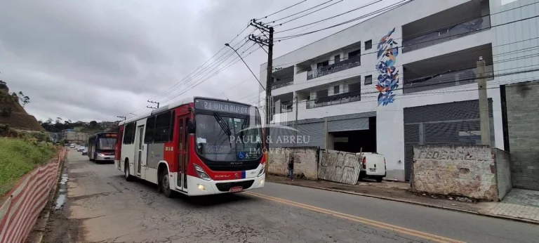 Imagem Aluga-se Galpão 240m², Fachada 17mts, 2 Banheiros (PNE), 6 vagas para clientes, Pé D. 5 mts, estrutura para fazer mezanino, Na Principal Av. de Ribeirão Pires-SP