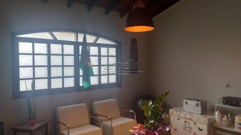 Imagem Explore este encantador sobrado em estilo colonial localizado no Butantã, com fácil acesso ao Metr...