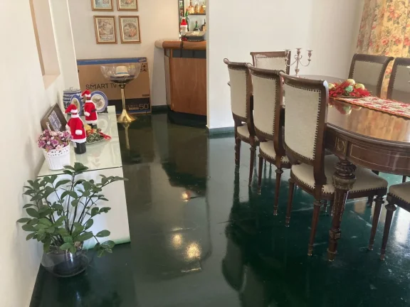 Imagem Apartamento 275 M², 1 por andar, 4Q, 2 Suítes, Ampla sala, 5 banheiro, 4 vagas fixas, depósito, armários, split, próximo metrô, academia, iluminado.