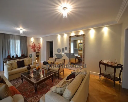 Imagem Apartamento estilo casa suspensa com muito charme e bom gostos, estilo Neo classico, novo de pouco u...