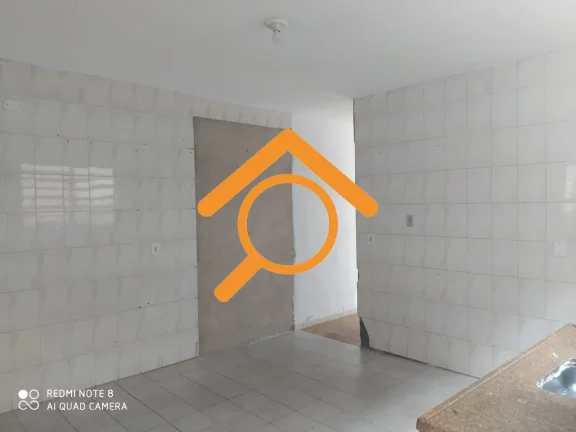 Imagem São 2 casas independentes, cada uma com 3 dormitórios e com 2 vagas de garagem. Próximo a estação de trem Varginha.