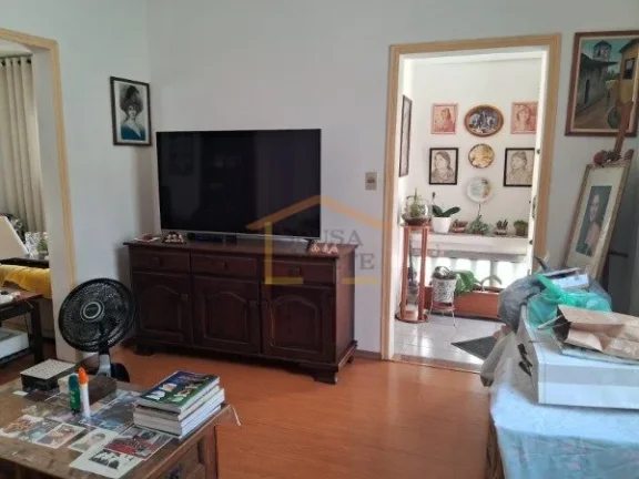 Imagem TERRENO COM 2 CASAS À VENDA.
Casa 1: 3 dormitórios, sendo 1 suíte com hidromassagem, 3 salas, coz...
