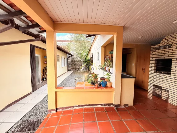 Imagem Casa plana e averbada no Saguaçú próximo ao colégio Bom Jesus!