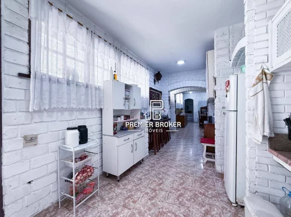 Imagem Casa com 3 dormitórios à venda, 346 m² por R$ 970.000,00 - Santa Cecília - Teresópolis/RJ