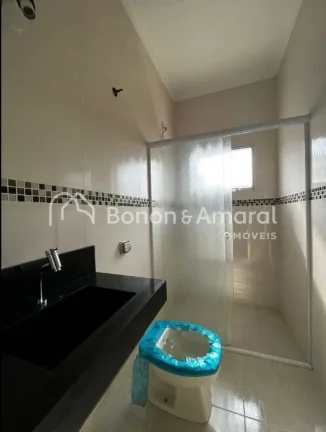 Imagem Linda casa à venda em Mirante do Lenheiro, Valinhos. Este sobrado possui 3 quartos, incluindo uma s...