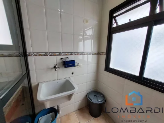 Imagem Ótimo apartamento com ampla planta e a poucos metros da praia !