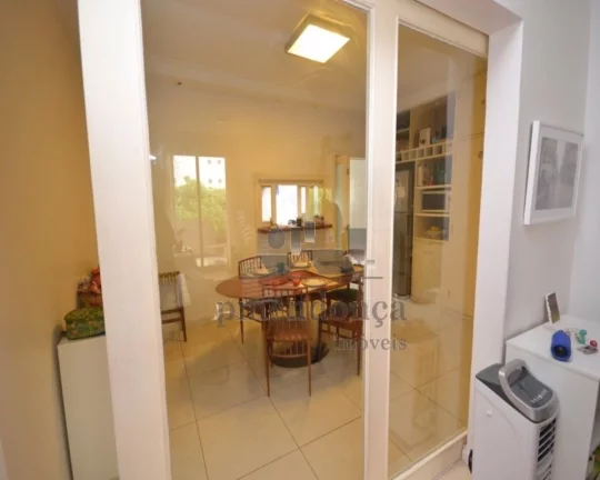 Imagem Lindíssimo apartamento, totalmente reformado, moderno, espaçoso, living para dois ambientes, varan...
