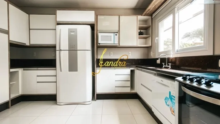Imagem Casa térrea em Condomínio com 04 suítes mobiliado e decorado