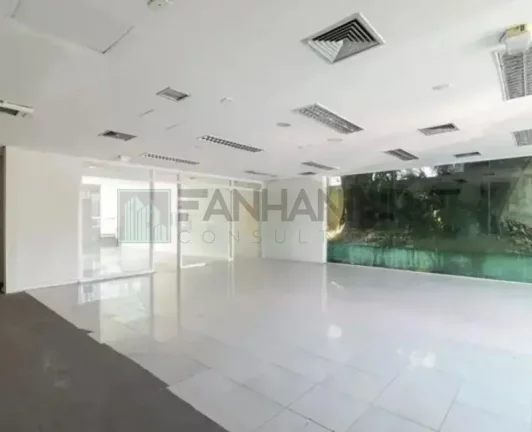 Imagem Casa Comercial para Locação no Jardim Europa, São Paulo-SP: 6 Salas, 4 Banheiros, 10 Vagas de Garagem, 1.003m² de Área.