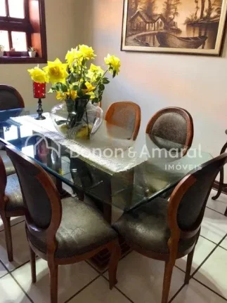 Imagem Linda casa com 900m de terreno e 610 m de construção, escritório, despensa com adega, churrasquei...