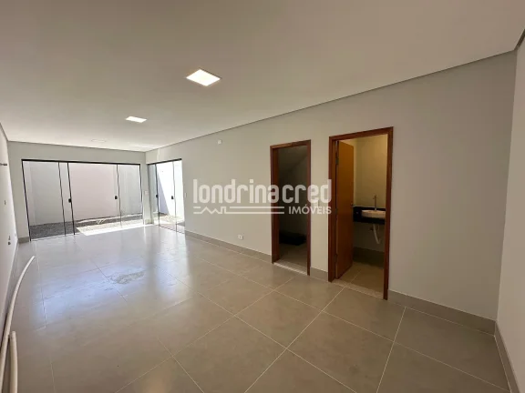 Imagem Casa assobradada à venda com 106m² de área construída, 2 dormitórios (1 suíte), 3 banheiros e 2 vagas de garagem em terreno de 125m².