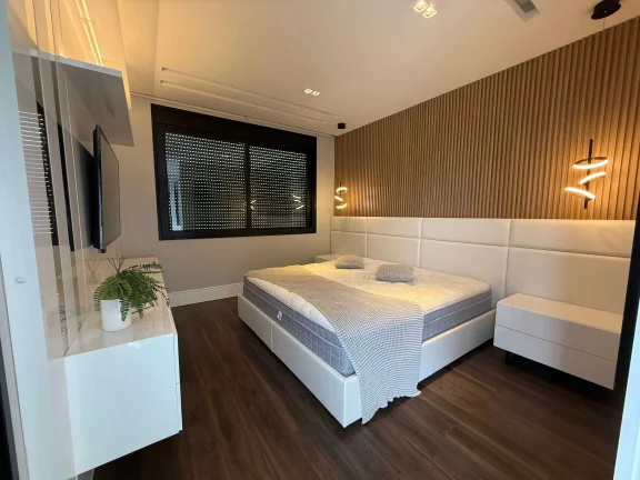 Imagem Casa mobiliada no Condomínio Caledônia com 2 suítes, 2 demi-suites e 4 vagas em Camboriú/SC