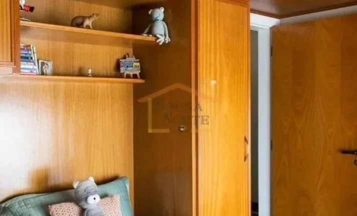 Imagem Apartamento à venda, 220 m², dispõe de 4 dormitórios, sendo com 4 suítes, 5 banheiros. Conta co...