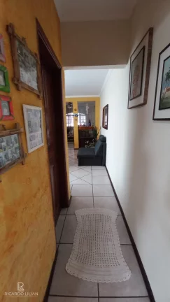 Imagem Maravilhosa casa térrea com dois dormitórios sendo uma suíte e duas vagas cobertas