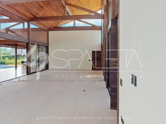 Imagem Lindíssima mansão tropical em fase avançada de construção à venda na Fazenda Boa Vista