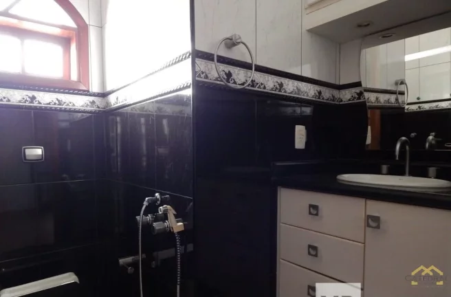 Imagem Sobrado com 03 dormitórios à Venda por R$650.000,00 - Parque Cidade Jardim II - Jundiaí/SP