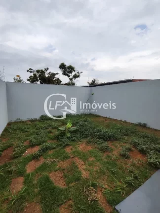 Imagem Casa à venda em Campo Grande-MS, no bairro Jardim Noroeste. Com 2 quartos, 1 suíte, sala, 2 vagas de garagem e 66,00 m² de área. Aproveite!
