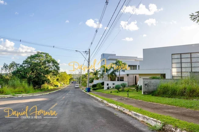 Imagem São 3 lotes, individuais, venda somente juntos - Condomínio Santa Monica - DF