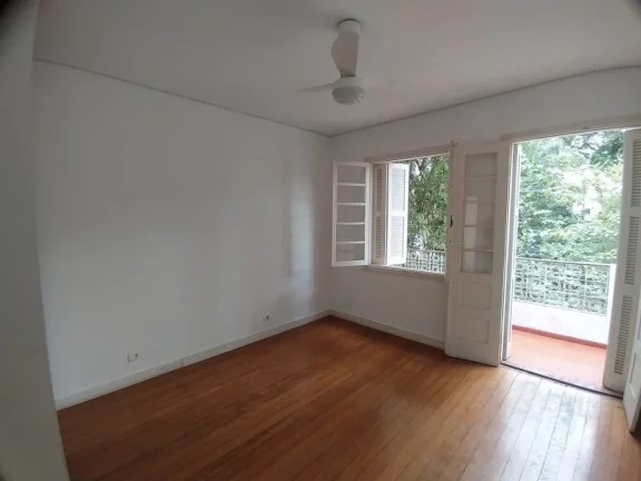 Imagem Casa Jardim Europa - 126M², 2 Dorms, 1 Vaga, Varanda, Armários.