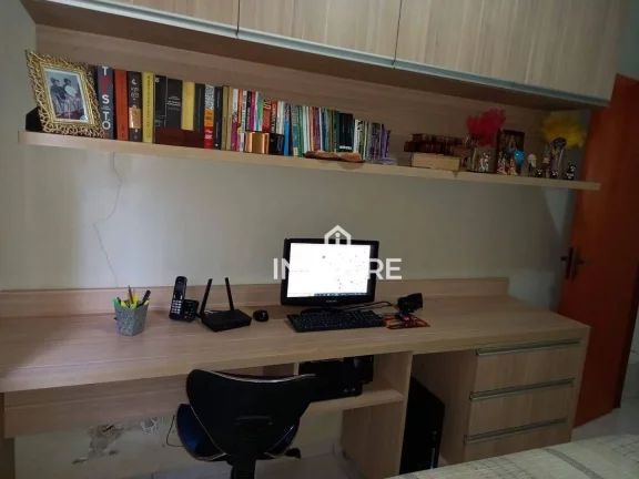 Imagem Casa com 3 dormitórios à venda, 180 m² por R$ 800.000,00 - Setor Santos Dumont - Itumbiara/GO