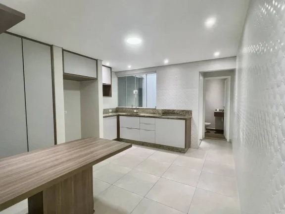 Imagem Sobrado com 160 m² 3 Dormitorios sendo 1 Suite e 2 Vagas de Garagens