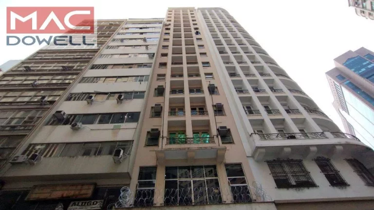 Prédio comercial de 19 andares no centro do Rio