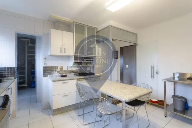 Imagem Imóvel de alto padrão em Perdizes: 3 quartos, 2 suítes, 2 salas, 3 banheiros, 2 vagas, 234m² - São Paulo-SP.